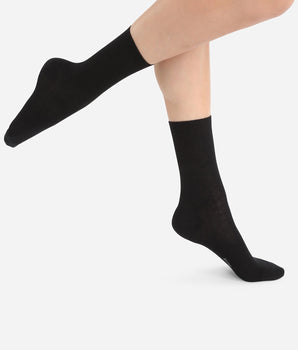 Chaussettes unies noires en laine douce Femme