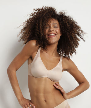 Generous Minimizer bra in barely beige