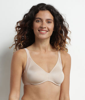 Generous Minimizer bra in barely beige